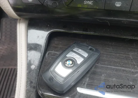 2012 BMW 528I xDrive z USA, uszkodzony, nr VIN WBAXH5C55CDW05444